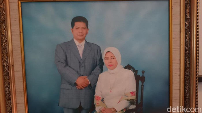 Foto almarhum Zaenal Maarif dan istrinya Rohanah.