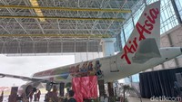 Vera mengatakan, terhitung AirAsia kini memiliki 3 pesawat dengan livery berdesain khas daerah antara lain Danau Toba, Lombok, dan Belitung. Adapun AirAsia sendiri menargetkan tahun ini dapat mengoperasikan total 32 pesawat di 2023 ini dari yang saat ini telah dimikiki sebanyak 26. Jumlah ini naik dari target pada sebelum pandemi yang hanya di 28 pesawat.