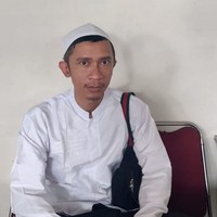 Kini tampil manglingi dengan mengenakan peci dan baju koko, gaya Aming jadi terlihat begitu berbeda. Aming jadi tampak lebih manly dan gagah. Foto: Instagram/@amingisback