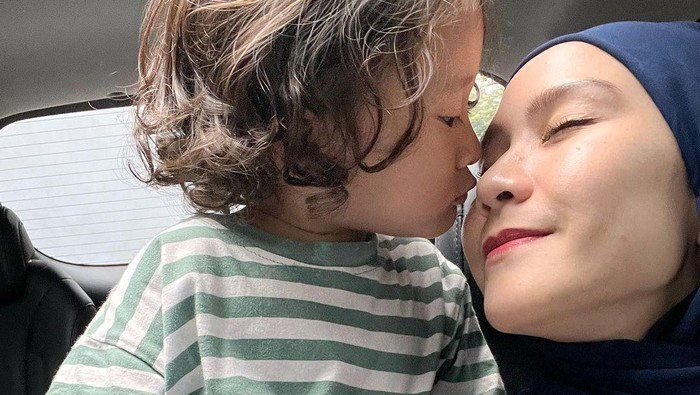 Curhat Zaskia Mecca Anaknya Kena Imbas Polusi Udara Jakarta