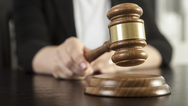 Suatu putusan bersifat inkrah apabila tidak diajukan banding oleh terdakwa atau penuntut umum. Lantas, apa arti inkrah dalam hukum?