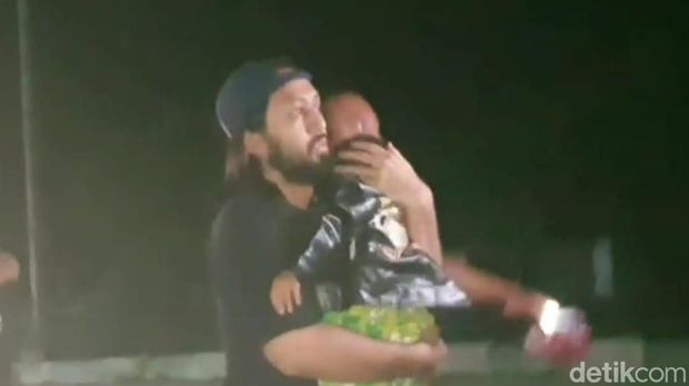 Bayi bos ayam goreng diculik usai ibunya dibunuh di Bekasi.