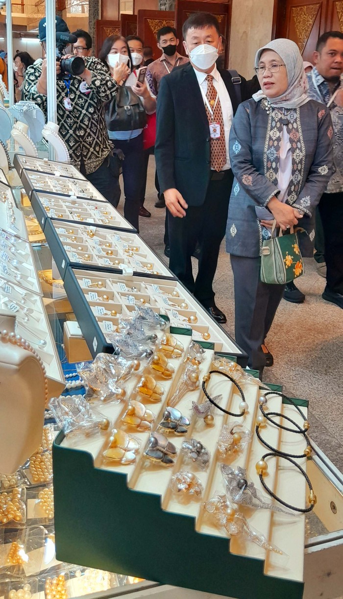 Berburu Perhiasan di Jakarta International Jewellery Fair 2023 Jakarta International Jewellery Fair 2023 kembali digelar di JCC Jakarta. Pameran ke-14 diikuti 107 pelaku perhiasan kreatif.