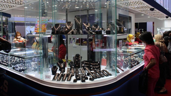 Berburu Perhiasan di Jakarta International Jewellery Fair 2023 Jakarta International Jewellery Fair 2023 kembali digelar di JCC Jakarta. Pameran ke-14 diikuti 107 pelaku perhiasan kreatif.