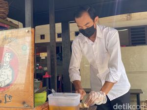 Mirip Jokowi, Penjual Mi Anglo Pak Le di Bandung Ini Viral