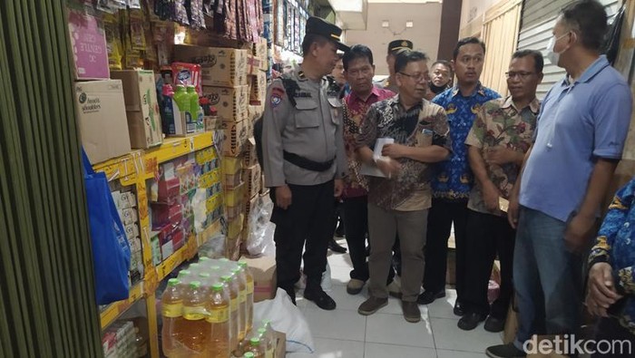 Distribusi Minyakita di Pasar Muntilan, Kabupaten Magelang, Jumat (17/2/2023).