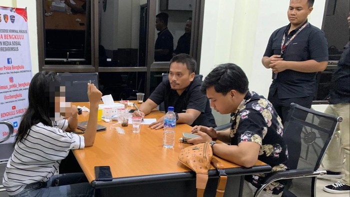 EY saat menjalani pemeriksaan di Polda Bengkulu (Foto: Istimewa)