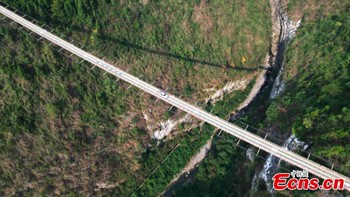 Dikutip dari ECNS, jembatan ini dibangun dengan biaya 64 juta yuan (setara Rp 43 miliar). Foto: ECNS.cn