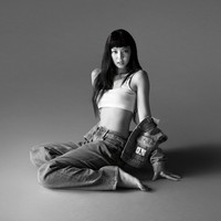 Selain dibagikan di media sosial, hasil pemotretan Jennie BLACKPINK juga dimuat di situs resmi Calvin Klein. 1996 is the moment. JENNIE in Calvin Klein 1996. out now: https://calvin.re/Jennie-TW tulis akun Twitter resminya pada Rabu (15/2/2023). Foto: dok. Calvin Klein