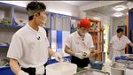 Potret Keseruan Jinnys Kitchen, Variety Show Terbaru V BTS