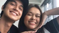 Junior Roberts dan Rebecca Klopper juga pernah kepergok bermesraan di lokasi syuting. Foto: Instagram