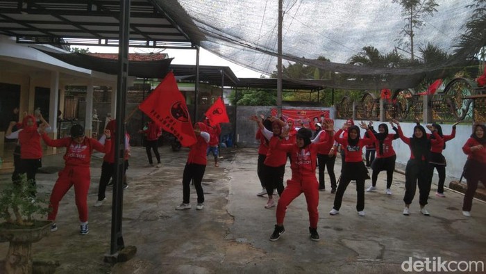 Kader PDIP di Sumenep  senam dan konsolidasi