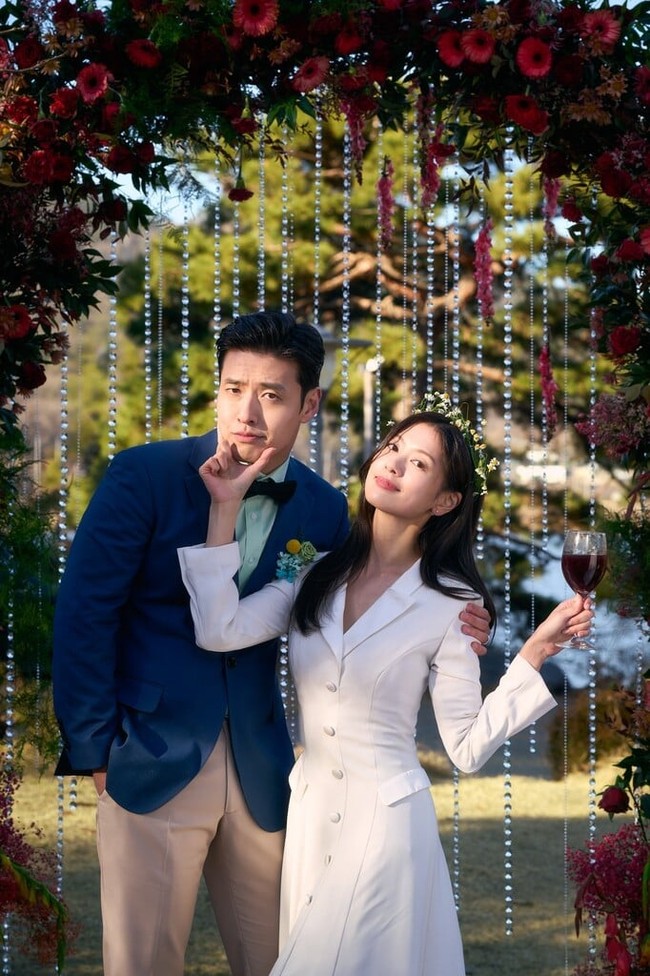 Film 30 Days juga menjadi ajang reuni Jung So Min dan Kang Ha Neul, yang dipertemukan setelah 8 tahun. Keduanya membintangi film Twenty pada 2015.Foto: dok. Mindmark