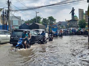 Banjir di Simpang Tanjunganom Sukoharjo, Lalu Lintas Macet