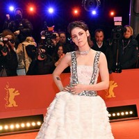Kristen Stewart hadir di pembukaan Berlinale karena dia merupakan presiden juri dalam festival film yang memasuki tahun penyelenggaraan ke-73 tahun. Foto: Stephane Cardinale/Corbis/Getty Images