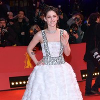 Mixie cut atau potongan rambut mixie seperti Kristen Stewart ini mulai jadi tren sejak akhir tahun 2022. Selain Stewart, yang juga pernah tampil dengan rambut mixie adalah Zendaya dan Zoe Kravitz. Foto: WireImage/Dominique Charriau