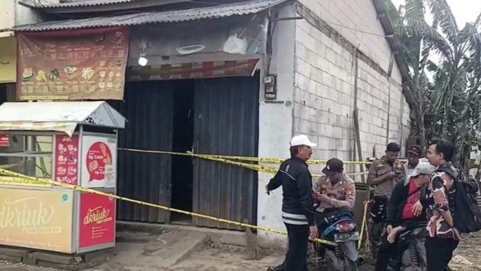 Lokasi pembunuhan ibu bos ayam goreng tepung berinisial MIM (29) di Desa Suka Indah, Kecamatan Sukakarya, Kabupaten Bekasi (ANTARA/Pradita Kurniawan)