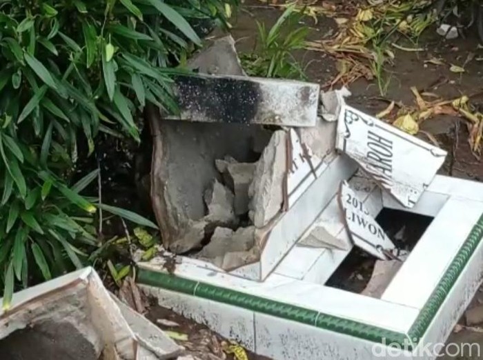 Makam dirusak di Blitar
