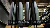 Peluru artileri 155mm yang sudah jadi dikemas dan siap dikirim. 