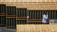 Peluru-peluru ini biasanya ditembakkan menggunakan artileri, kendaraan tempur hingga kapal perang.