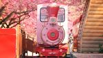 Menyusuri Pesona Taman Sakura dengan Kereta Merah Muda