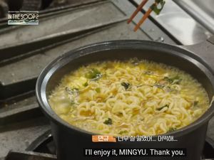 Racikan Mie Instan ala Mingyu Seventeen, Begini Cara Membuatnya