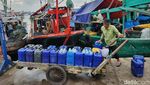 Melihat Aktivitas Nelayan Muara Angke yang Libur Melaut Akibat Cuaca Buruk