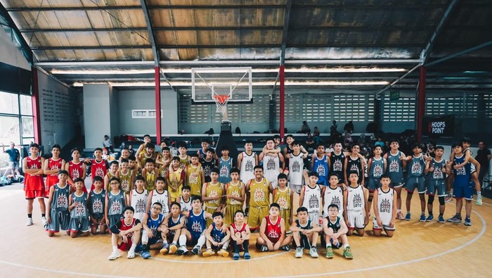 Para pebasket muda siap bertarung berebut hadiah Rp 100 juta di Bandung.