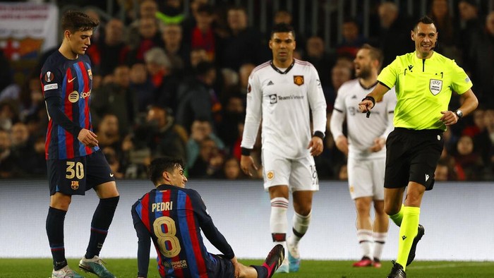 Barcelonas Pedri is seen on the ground during the Europa League playoff first leg soccer match between Barcelona and Manchester United at the Camp Nou stadium in Barcelona, Spain, Thursday, Feb. 16, 2023. (AP Photo/Joan Mateu Parra)