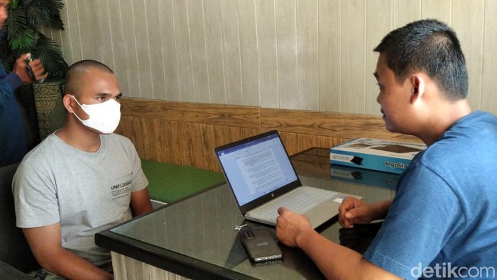 Pelaku pemerasan mahasiswi modus VCS ditangkap. (Dimas Sanjaya/detikSumut)