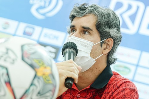 Pelatih Kepala Bali United Stefano Cugurra Teco saat Presscon hari ini Jumat (17/2) di Sleman. (Bali United Official)