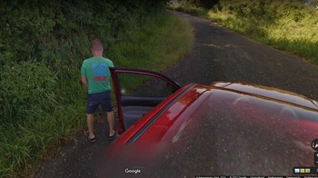 Driver Google Maps lupa mematikan perekaman saat dia kencing. Foto: Reddit via Boredpanda