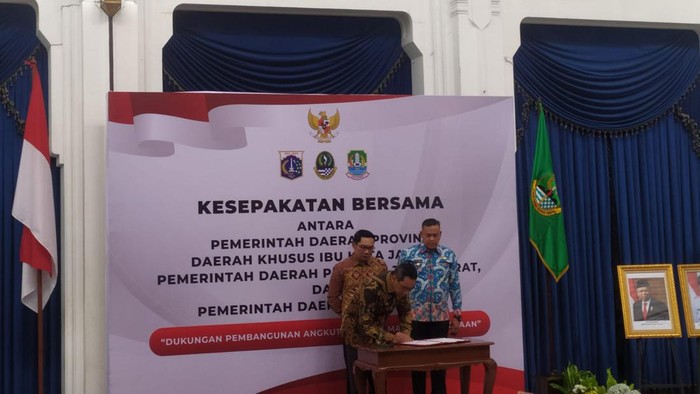Penandatangan MoU Pemprov DKI dan Jabar soal MRT (Kadek-detikcom)