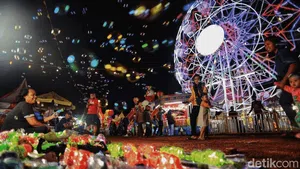 Pendar Cahaya di Pasar Malam Pesanggrahan