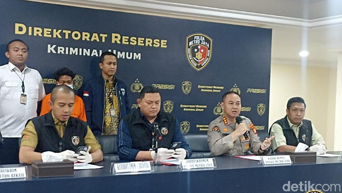 Polisi merilis kasus pembunuhan wanita bos ayam goreng di Bekasi