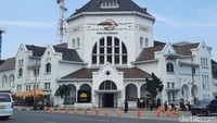 Pos Bloc Medan diresmikan pada 29 Oktober 2023. Proyek Pos Bloc Medan merupakan kolaborasi antara PT Pos Properti Indonesia dengan PT Ruang Kreatif Pos. Keduanya melakukan revitalisasi Gedung Kantor Pos Medan yang usianya 111 tahun. Foto: Putu Intan/detikcom