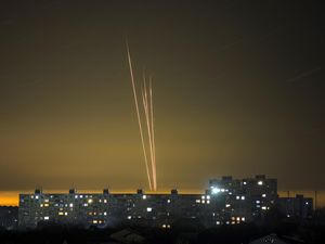 Ukraina Klaim Tangkal Rudal Hipersonik Kebanggaan Putin, Rusia Membantah