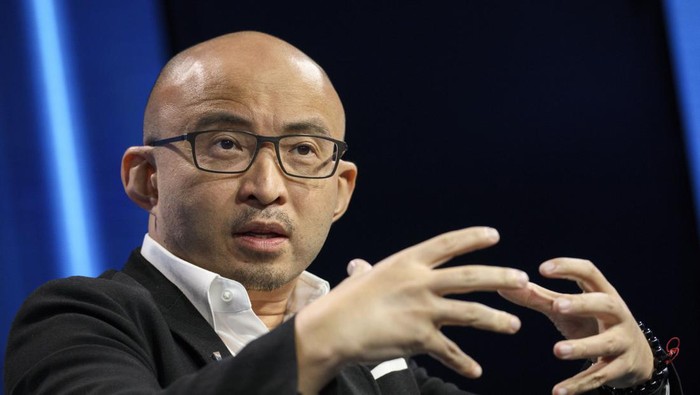 Potret Miliarder Sekaligus Bankir Paling Tenar di China yang Tiba-tiba Hilang Salah satu bankir miliarder paling terkenal di China, Bao Fan dikabarkan hilang. Informasi itu diumumkan oleh perusahaannya sendiri.