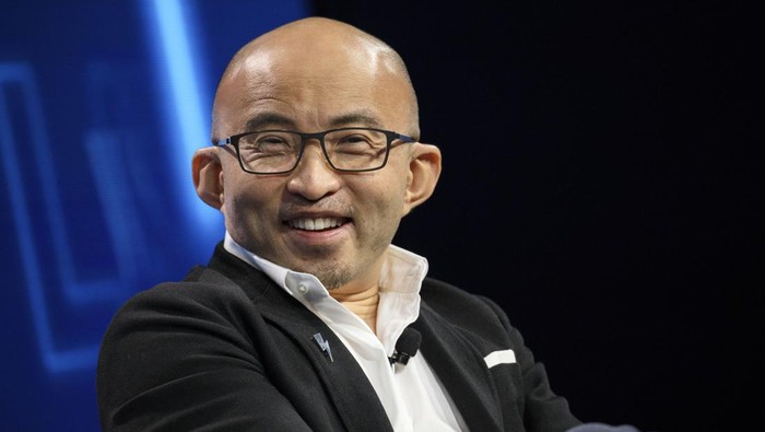 Potret Miliarder Sekaligus Bankir Paling Tenar di China yang Tiba-tiba Hilang Salah satu bankir miliarder paling terkenal di China, Bao Fan dikabarkan hilang. Informasi itu diumumkan oleh perusahaannya sendiri.