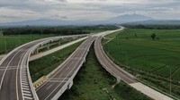 Tol Cileunyi-Sumedang-Dawuan (Cisumdawu). Foto udara pembangunan Tol Cisumdawu (Cileunyi-Sumedang-Dawuan) seksi 6 di Kabupaten Majalengka, Jawa Barat, Rabu (28/12/2022). ANTARA FOTO/Fakhri Hermansyah