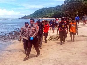 Terungkap! Ini Identitas Mayat Telanjang di Pantai Sukabumi