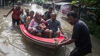 Berdasarkan data Badan Penanggulangan Bencana Daerah (BPBD) Kota Solo sebanyak 21.846 jiwa dari 15 Kelurahan di Kota Solo terdampak banjir akibat meluapnya sejumlah anak sungai Bengawan Solo.
