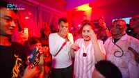 Sebelumnya Raffi dan Nagita ditutup matanya dan diajak ke sebuah tempat yang sudah didesain. Lampunya berwarna merah dan para krunya berdandan ala hantu. Foto: YouTube Rans Entertainment