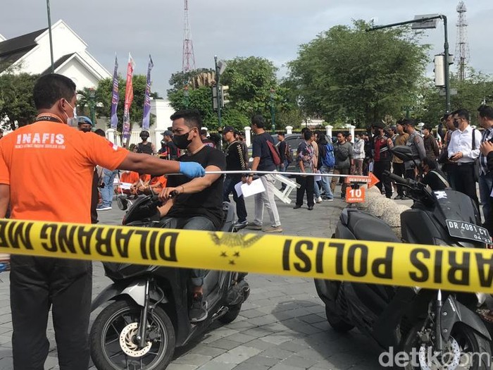 Rekonstruksi pembacokan di Titik Nol Kilometer Jogja, Jumat (17/2/2023).