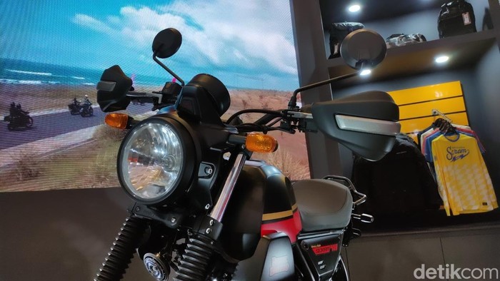 Royal Enfield Scram 411. Royal Enfield Scram 411.