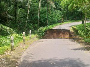 PUPR Rogoh Kocek Rp 5 M Perbaiki Lima Ruas Jalan yang Jebol