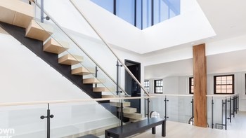 Penampakan salah satu sudut rumah dalam foto listing saat proses penjualan. Foto: Daily Mail