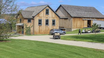 Sebelumnya, Jennifer juga dibelikan rumah senilai USD 16 juta di area Westchester sebagai hadiah atas kelulusannya dari Universitas Stanford. Kini, rumah itu dalam proses penjualan. Foto: Daily Mail