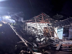 Rumah Warga Trenggalek Ambruk Diterjang Longsor