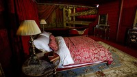 Pemesan wajib memiliki akun Airbnb dan yang tercepat otomatis terpilih sebagai tamu untuk menginap di Opera Garnier, Paris, selama satu malam. (REUTERS/Gonzalo Fuentes)  